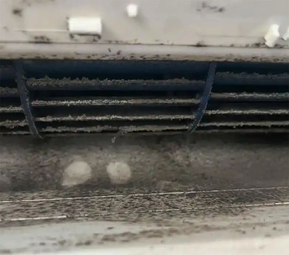 民权空调吹的风有股烧焦味是怎么回事